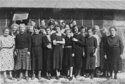 Détenus au camp de détention de Gurs. Gurs, France, vers avril 1941.