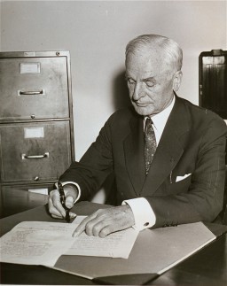Four days after the outbreak of World War II, Secretary of State Cordell Hull signs the Neutrality Law (first signed by President ... [LCID: 86858]