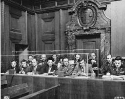 Sección de los intérpretes en la sala del Tribunal Militar Internacional. Núremberg, Alemania, 29 de marzo de 1946.