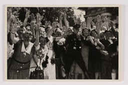 Cigarette card of a crowd giving the Nazi salute