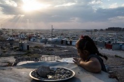 Syrian girl in the Domiz refugee camp