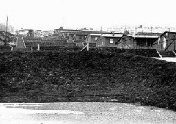 Vue de baraques dans le camp de Natzweiler, qui constituait une partie du camp de concentration de Natzweiler-Struthof.