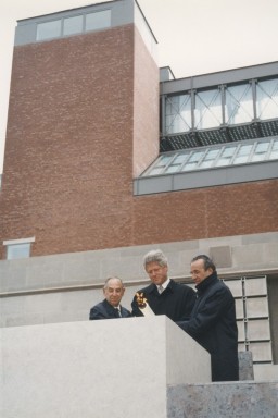 Opening day of the United States Holocaust Memorial Museum