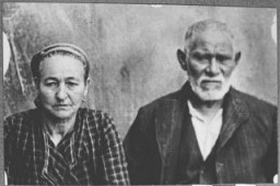 Portrait of David Kamchi, son of Masliach Kamchi, and his wife Sara. They lived at Gostivarska 3 in Bitola.
This photograph was one of the individual and family portraits of members of the Jewish community of Bitola, Macedonia, used by Bulgarian occupation authorities to register the Jewish population prior to its deportation in March 1943.