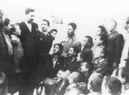 Des enfants juifs dans un orphelinat dirigé par le Conseil juif (Judenrat) du ghetto de Vilno.