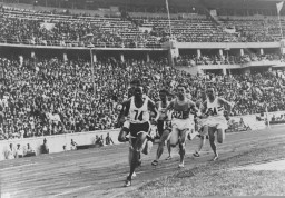 Runners competing in the 800-meter race at the Olympic games in Berlin. In this photograph, American John Woodruff is just visible in the outside lane. He came from behind to win the race in 1:52.9 minutes.
Source record ID: 95/73/12A.
