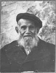 Portrait of David Pesso. He was a dealer of second-hand items. He lived at Novatska 4 in Bitola.
This photograph was one of the individual and family portraits of members of the Jewish community of Bitola, Macedonia, used by Bulgarian occupation authorities to register the Jewish population prior to its deportation in March 1943.