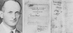 أوراق هوية مزورة استخدمها أدولف أيشمان حين كان يعيش في الأرجنتين تحت الاسم المستعار ريكاردو كليمنت.