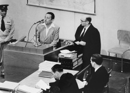 Henryk Ross testifies during Adolf Eichmann's trial. [LCID: 65274]