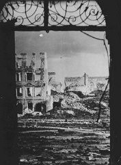 Un village polonais en ruines après six années de guerre et d’occupation allemande. Pologne, 1945.