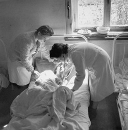 Soon after liberation, a camp survivor receives medical care. [LCID: 46362]
