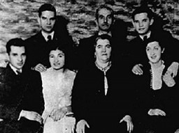 Portrait of the Rosenblat family in interwar Poland. Photographed are: (back row from left to right) Elya, Jozef (father), and Itzik Rosenblat. Sitting from left to right are: Herschel, Deena (wife of Elya), Hannah (mother), and Taube Rosenblat (wife of Itzik). In 1941, a mobile killing unit killed Herschel in Slonim, Poland. Of the others, only Itzik and Deena survived deportation from the ghetto in Radom, Poland.