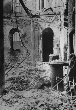 Sephardic synagogue destroyed during the January 21-23 Iron Guard pogrom. [LCID: 73483]