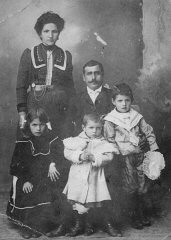 Portrait d'une famille arménienne à Ordu, Empire ottoman.