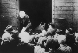 Deportation of Jews from the Westerbork transit camp. [LCID: 5198]