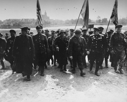 Members of the Soviet and US armed forces following their link-up at the Elbe River, east of Torgau. [LCID: 83838]