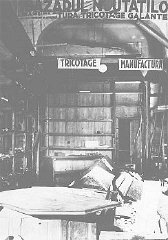 A Vasgárda január 21-23-i pogromja során kifosztott és elpusztított kötöttáru-üzlet. Bukarest, Románia, 1941. január.