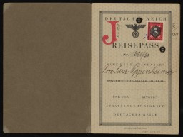 Passaporte emitido para Lore Oppenheimer, com o "J" de "Judia" carimbado no documento