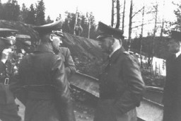 Josef Terboven (en primer plano, izquierda), comisario alemán para la Noruega ocupada, 1940-1945.