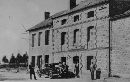 Postcard of a pension in Le Chambon which served as a refugee home for children sheltered from the Nazis. [LCID: 86054]