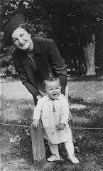 Selma Schwarzwald with her mother, Laura, in Lvov, Poland, September 1938.