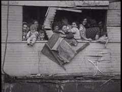 En juillet 1947, en France, 4500 réfugiés juifs provenant de camps de personnes déplacées en Allemagne, embarquèrent sur l'"Exodus 1947" et tentèrent (sans autorisation de débarquer) de gagner la Palestine, qui était sous mandat britannique. Les Britanniques interceptèrent le bateau au large de la côte et le forcèrent à jeter l'ancre à Haiffa, où des soldats britanniques prélevèrent les réfugiés. N'étant pas parvenues à obtenir de la France qu'elle accepte les réfugiés, les autorités britanniques renvoyèrent les réfugiés dans des camps de personnes déplacées en Allemagne. Le calvaire des passagers de l'"Exodus" devait devenir le symbole de la lutte en faveur de l'immigration juive en Palestine.