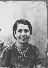 Portrait of Sara Ischach, wife of Lazar Ischach. She lived at Drinksa 77 in Bitola.
This photograph was one of the individual and family portraits of members of the Jewish community of Bitola, Macedonia, used by Bulgarian occupation authorities to register the Jewish population prior to its deportation in March 1943.