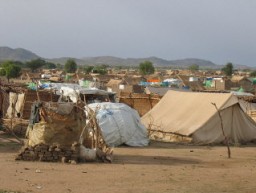 Campo para refugiados darfurianos no Chade