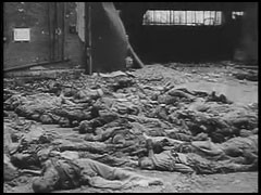 Klip dari "The Nazi Concentration Camps" (Kamp Konsentrasi Nazi) oleh George Stevens. Potongan film yang dibuat Jerman ini dikompilasi sebagai barang bukti dan digunakan oleh penuntut dalam pengadilan Nuremberg.