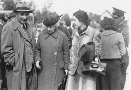 Eliahu Dobkin of the Jewish Agency (left) and Henrietta Szold, founder of the Hadassah Women's Zionist Organization (second from ... [LCID: 69127]