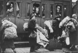 Déportation des Juifs vers Riga, Lettonie. Bielefeld, Allemagne, 13 décembre 1941.