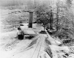 El edificio del crematorio en el campo de concentración de Flossenbürg. Flossenbürg, Alemania, mayo de 1945.