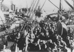 Des troupes allemandes débarquant en Norvège. 3 mai 1940.