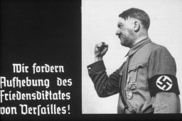 14th slide from a Hitler Youth slideshow about World War I and the Treaty of Versailles, Germany 1936