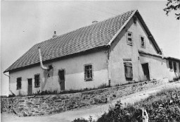 1943-ban egy gázkamrát építettek ebben az épületben a natzweiler-struthofi koncentrációs táborban. A kép a felszabadítás után készült. Franciaország, 1945.