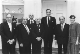 Members of the United States Holocaust Memorial Council pose with President George Bush (third from right) on the occasion of the ... [LCID: n06014]