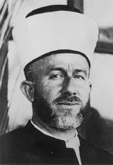 Mufti Agung Yerusalem, Haji Amin al-Husayni, seorang nasionalis Arab, pemimpin religius Muslim terkemuka, dan pelaku propaganda pada masa perang