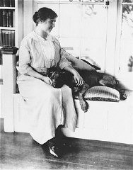 Portrait of Helen Keller, ca. 1910.