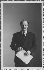 Retrato del teniente coronel Mervyn Griffith-Jones, fiscal británico en las audiencias de la comisión del Tribunal Militar Internacional de Núremberg que investigaron las organizaciones nazis acusadas.