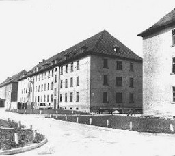 Barracas en el campo de Ebelsberg para desplazados judíos.