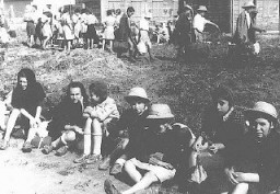 برخی از کودکان پناهنده یهودی لهستانی، معروف به "بچه های تهران". اتلیت، فلسطین، فوریه 1943.