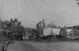 Immeubles en ruine dans une ville française détruite par les forces allemandes au cours de la campagne d’Occident.