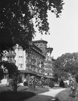The Hotel Royal, site of the Evian Conference on Jewish refugees from Nazi Germany. [LCID: 62121]