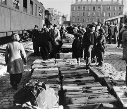 German Jewish orphans arrive at the Marseille railroad station, en route to Palestine as part of Aliyah Bet ("illegal" immigration). [LCID: 66055]