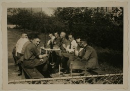 Karl Höcker relaxes with SS physicians