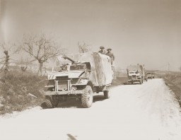 Soldiers and vehicles of the Jewish Brigade, which participated in the final Allied offensive in Italy. [LCID: 40344]
