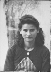 Portrait of Buena Eschkenasi, daughter of Bohor Eschkenasi. She lived at Zmayeva 10 in Bitola.
This photograph was one of the individual and family portraits of members of the Jewish community of Bitola, Macedonia, used by Bulgarian occupation authorities to register the Jewish population prior to its deportation in March 1943.