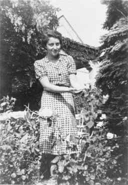 Hannah Szenes, in the garden of her Budapest home before she moved to Palestine and became a parachutist for rescue missions. [LCID: 60123]