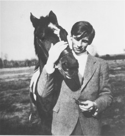 Alexander Schmorell, a member of the White Rose student opposition, upon his graduation from high school. [LCID: 48002]