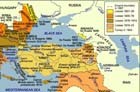 إن الإمبراطورية العثمانية التي أسسها العرق التركي عام 1299 مأخوذ اسمها من عثمان الأول الذي كان زعيمًا لإمارة صغيرة في الأناضول الشمالية الغربية (آسيا الصغرى) على مدى القرون الستة المقبلة، توسع الحكم العثماني في معظم أنحاء حوض البحر الأبيض المتوسط. وفي أوج قوتها تحت حكم سليمان القانوني (1494-1566)، مثَّلت الإمبراطورية العثمانية عالمًا واسعًا متعدد اللغات والأعراق؛ حيث ضمت إليها جنوب شرق أوروبا وشمال وشرق إفريقيا وغرب آسيا والقوقاز. وخلال فترة التراجع التي تعرضت لها الإمبراطورية العثمانية، فقدت الإمبراطورية الكثير من أراضيها في جنوب شرق أوروبا والبلقان. بعد الحرب العالمية الأولى، انهارت الإمبراطورية العثمانية، مما أدى إلى تأسيس الجمهورية الحديثة في تركيا عام 1923 وإلى خلق دول جديدة أخرى في الشرق الأوسط.